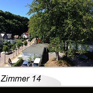 Zimmer mit Kingsize-Bett